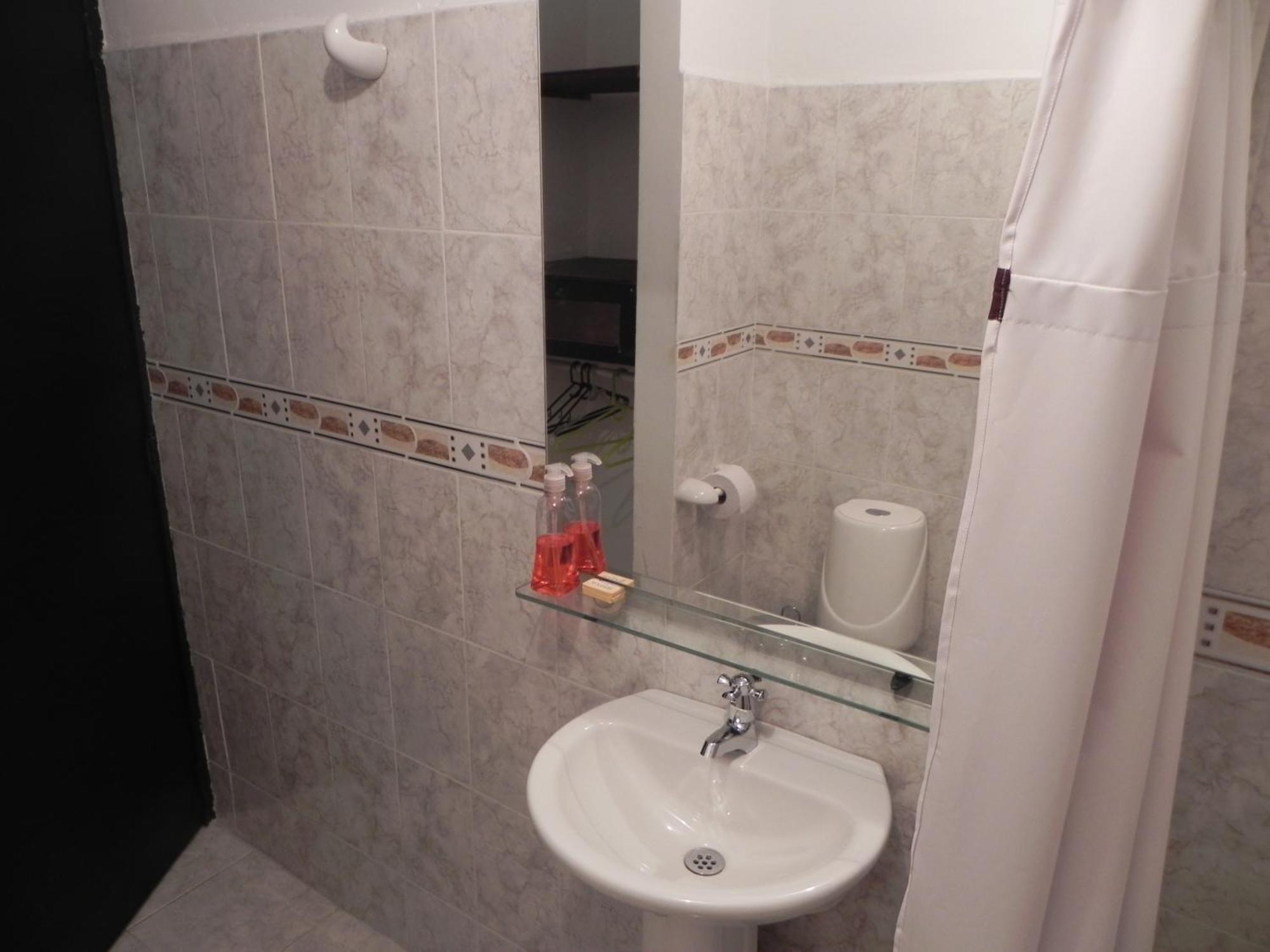 Hostal Tamarindo Inn 麦德林 外观 照片