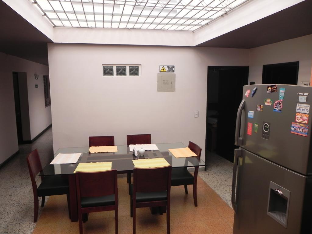 Hostal Tamarindo Inn 麦德林 外观 照片