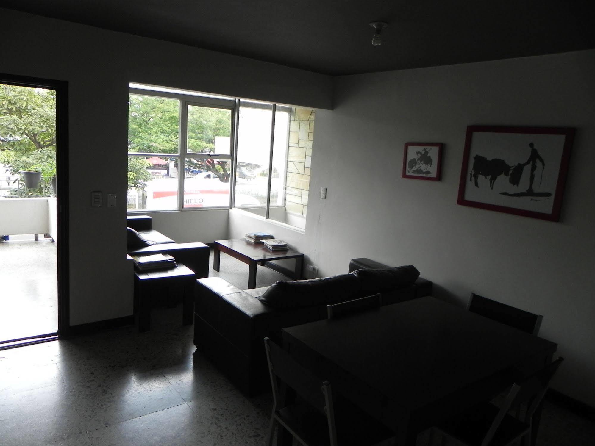 Hostal Tamarindo Inn 麦德林 外观 照片