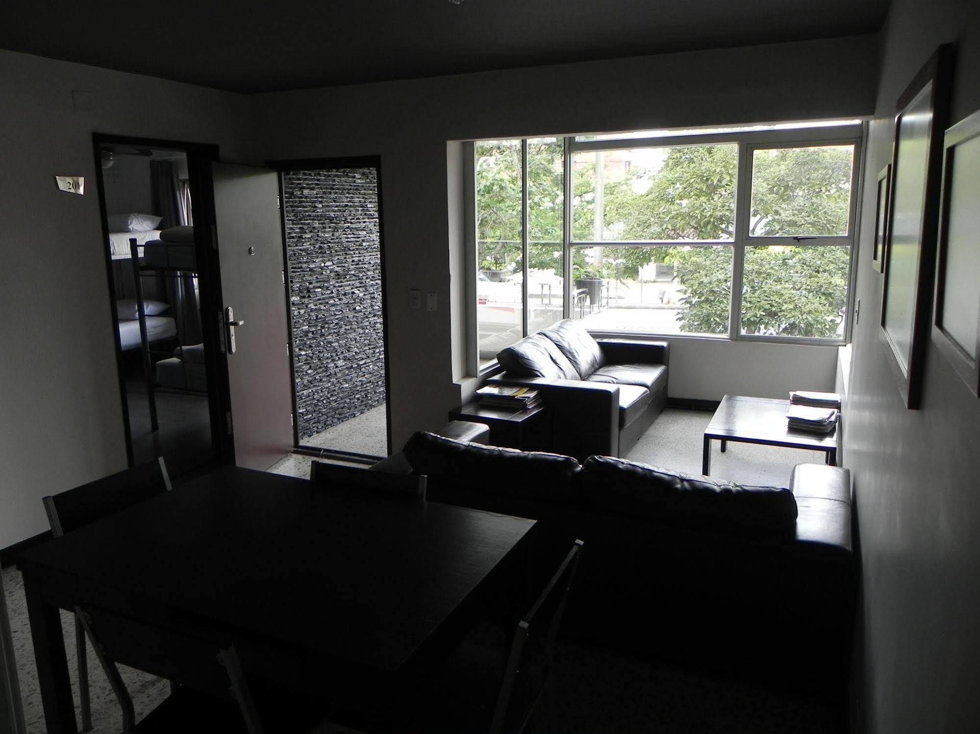 Hostal Tamarindo Inn 麦德林 外观 照片