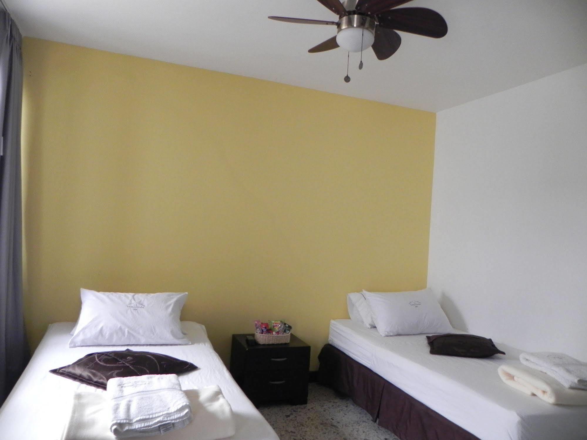 Hostal Tamarindo Inn 麦德林 外观 照片