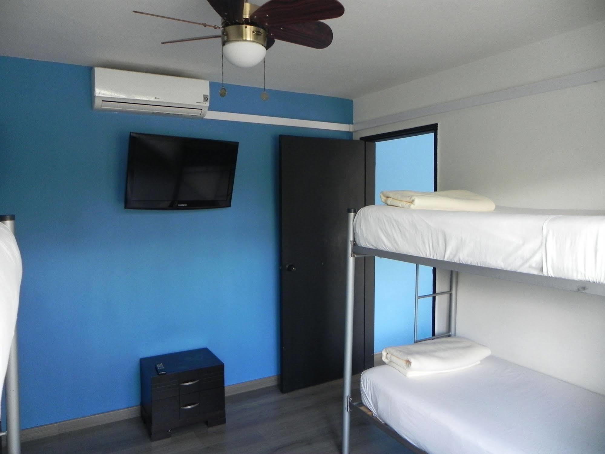 Hostal Tamarindo Inn 麦德林 外观 照片