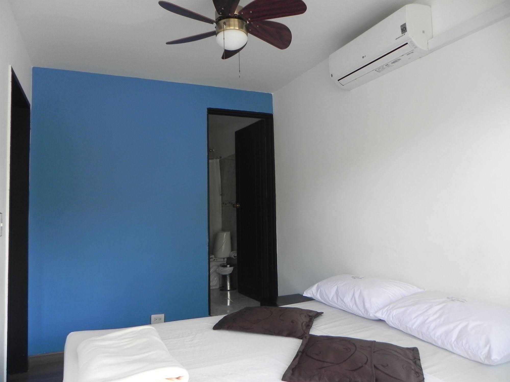 Hostal Tamarindo Inn 麦德林 外观 照片