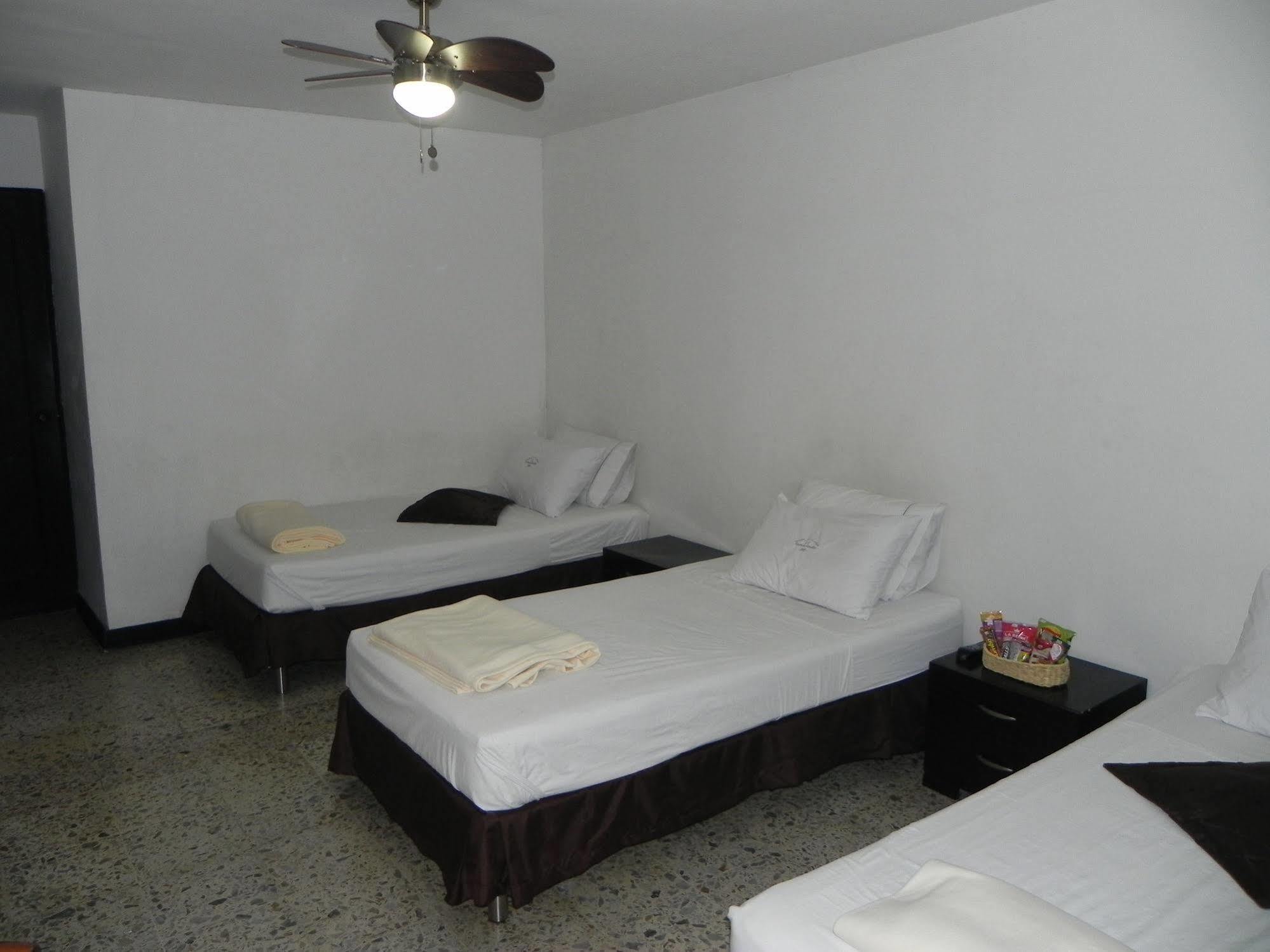 Hostal Tamarindo Inn 麦德林 外观 照片