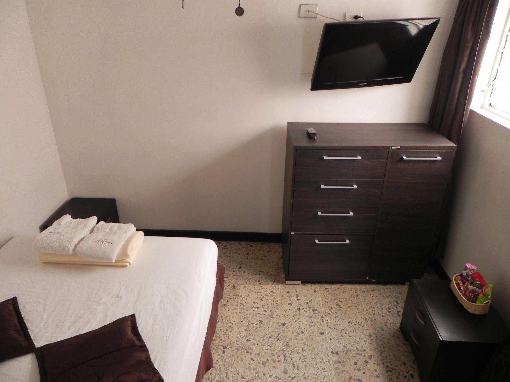 Hostal Tamarindo Inn 麦德林 外观 照片